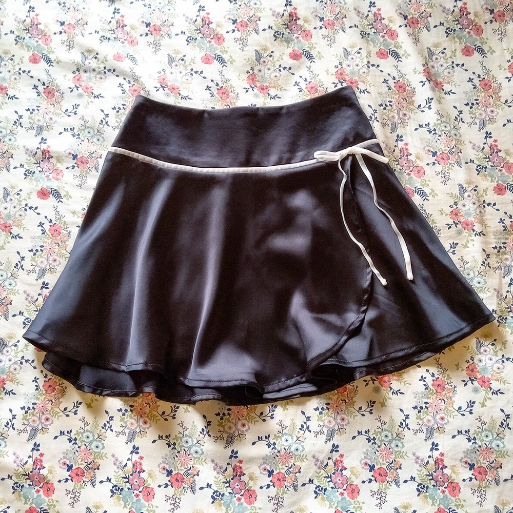 Chic Black Satin Skater Skirt